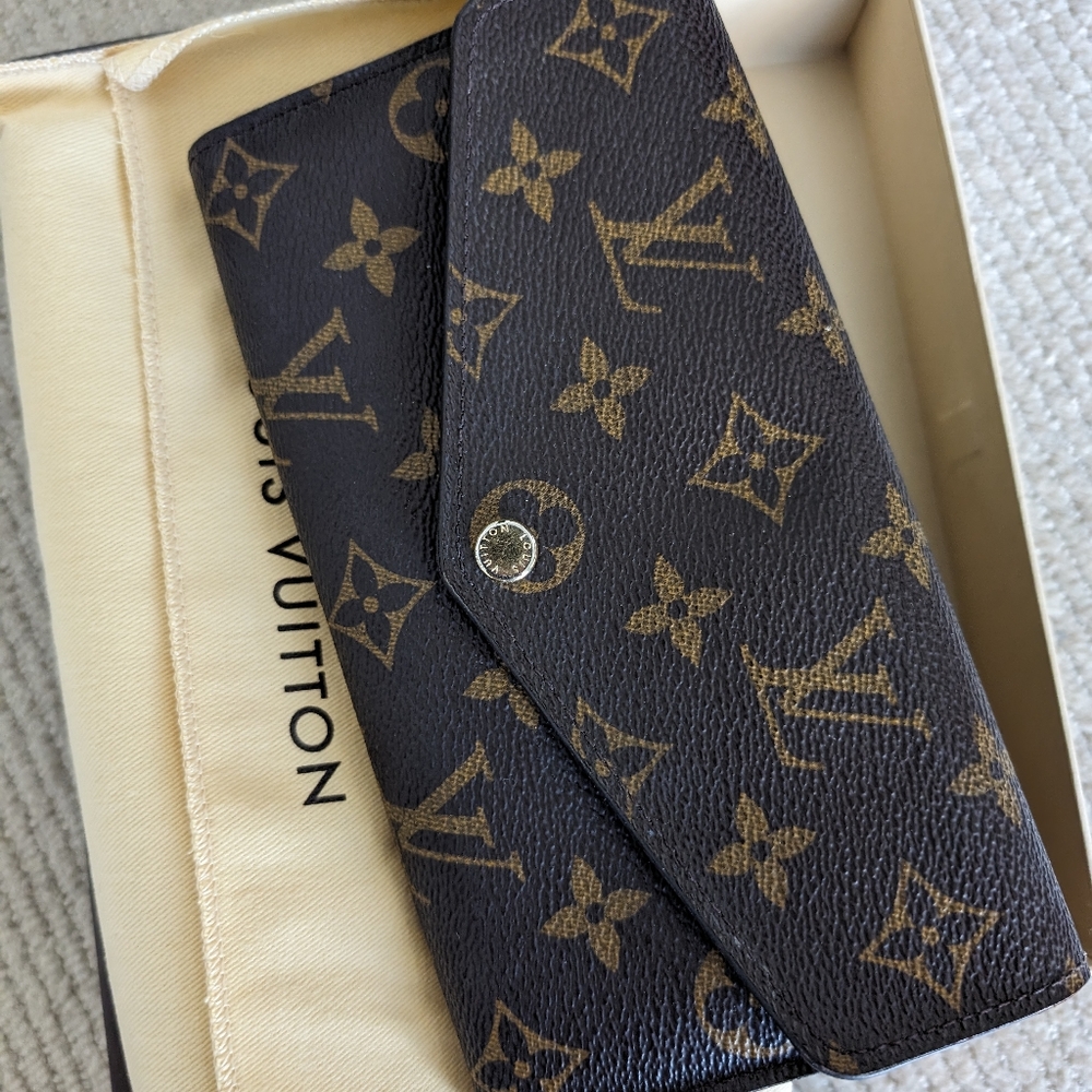 Louis Vuitton Monogram Canvas Sarah Bifold Long Wallet